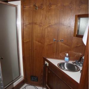 Head with stand up, full-size shower